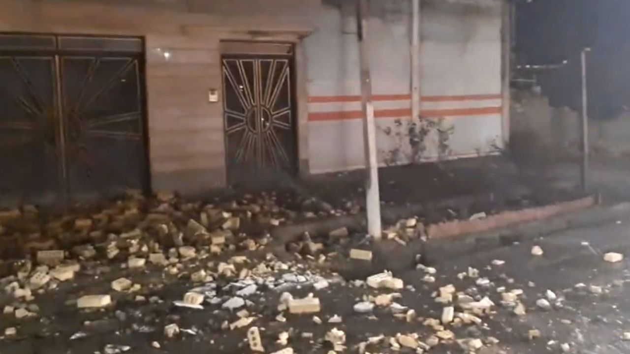 Трагедията в Иран продължава: Не спират да броят труповете СНИМКИ
