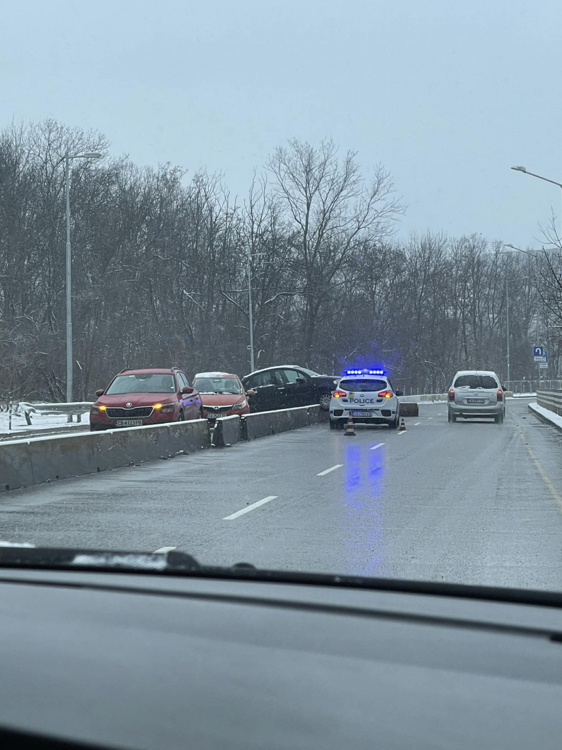 Първо в БЛИЦ! Адско меле до "Токуда" в София СНИМКИ