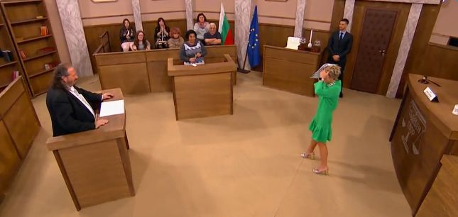 Нана Гладуиш лъсна с дълбоко деколте, а съдия Сотиров я… СНИМКИ 18+