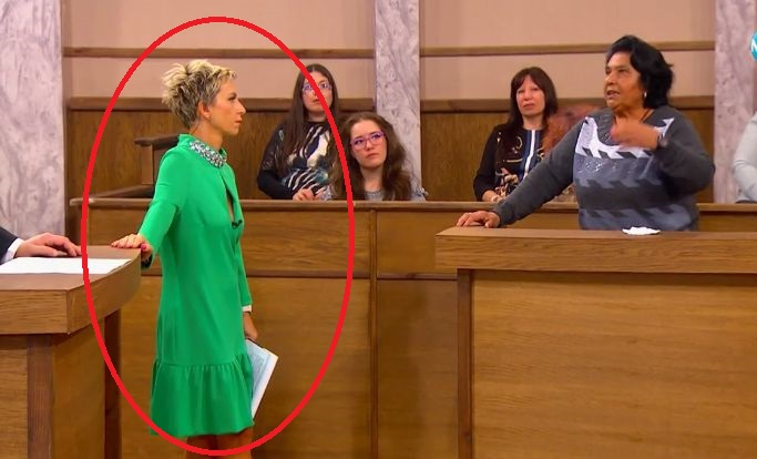 Нана Гладуиш лъсна с дълбоко деколте, а съдия Сотиров я… СНИМКИ 18+