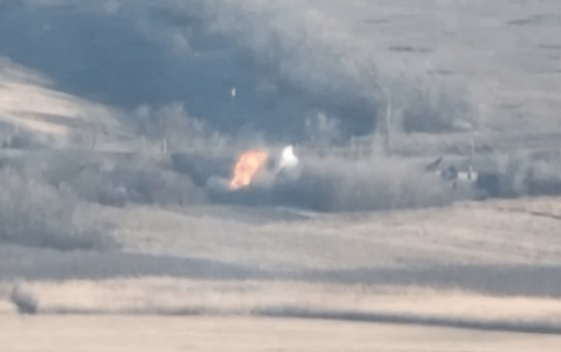 ВИДЕО от войната: Граничари показаха как са "изпратили в орбита" склад на руската армия