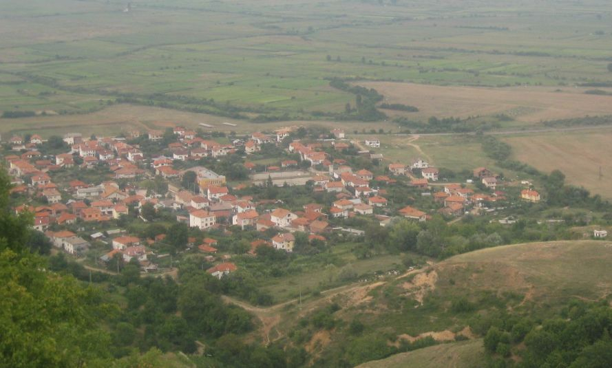Германски инвеститор налива пари в малко село в Югозапада, софиянци и пловдивчани идват да гледат 