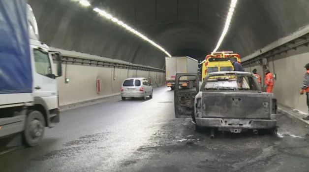 Страшно ВИДЕО: Ето какво остана от автомобила, пламнал в тунел "Витиня" 