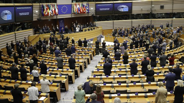 ЕП сваля имунитета на двама евродепутати, замесени в "Катаргейт"