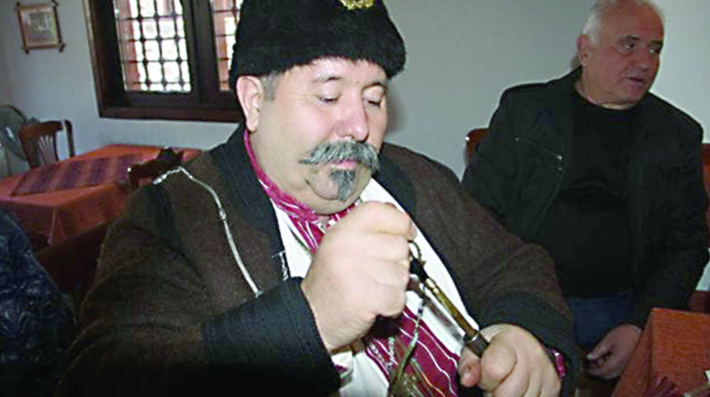 На пловдивската улица на занаятите чужденци плащат скъпо за старинните оръжия на Димитър Мирчев