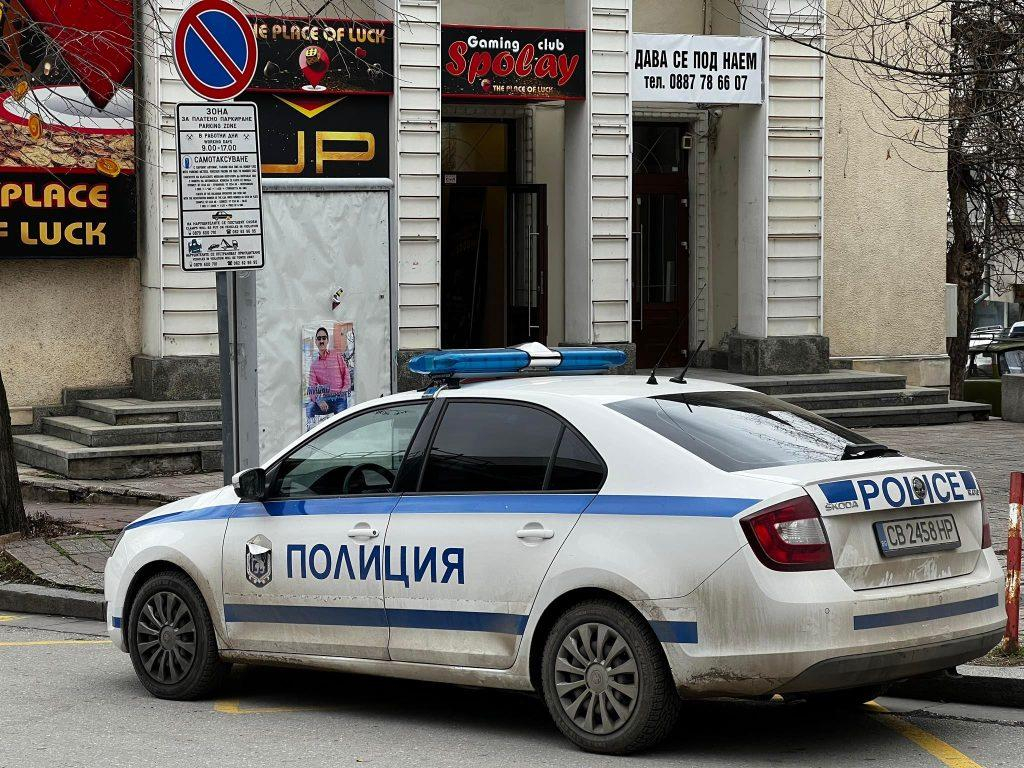 Апаши задигнаха куп пари от игрална зала в Търново под носа на служителите СНИМКИ 