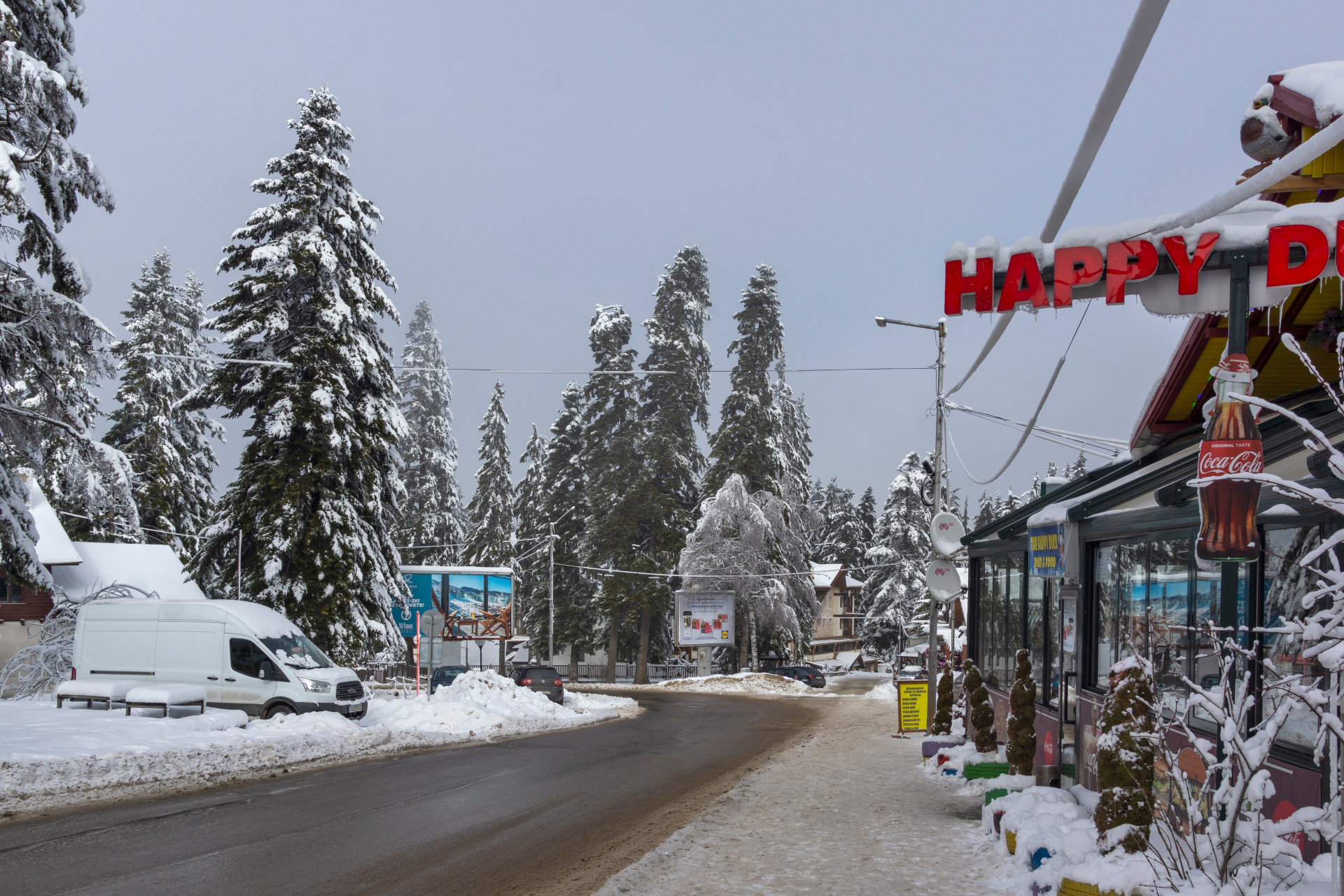 Снежна драма по пътя към наш топ курорт СНИМКА