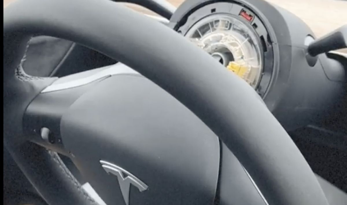 Всички са в потрес от това, което се случи на тази нова Tesla ВИДЕО 
