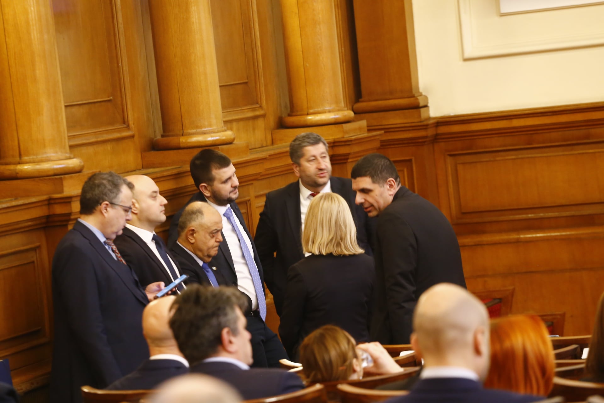 Знакови лица на ПП-ДБ аут от парламента 