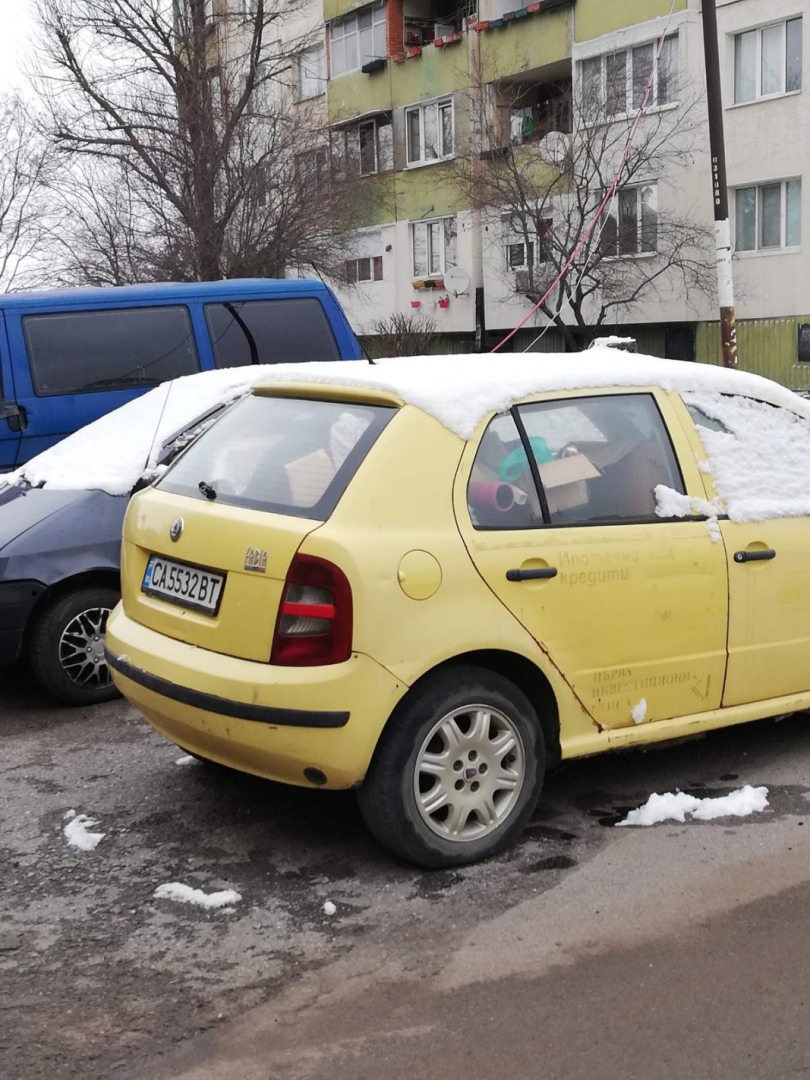 Такъв абсурд другаде няма: БГ инженерна мисъл от панелка в столичния "Обеля" взриви мрежата СНИМКИ