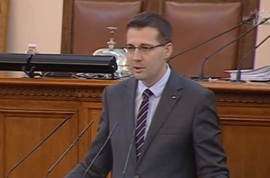 ДПС почете жертвите на комунизма, Станислав Анастасов смълча парламента ВИДЕО