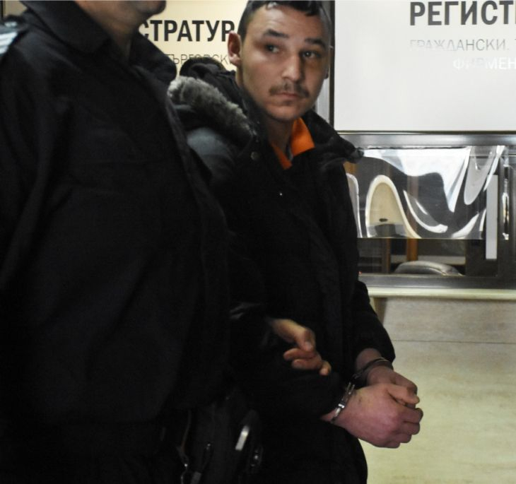 Решиха съдбата 22-г. изрод, изнасилил баба в Синдел СНИМКИ