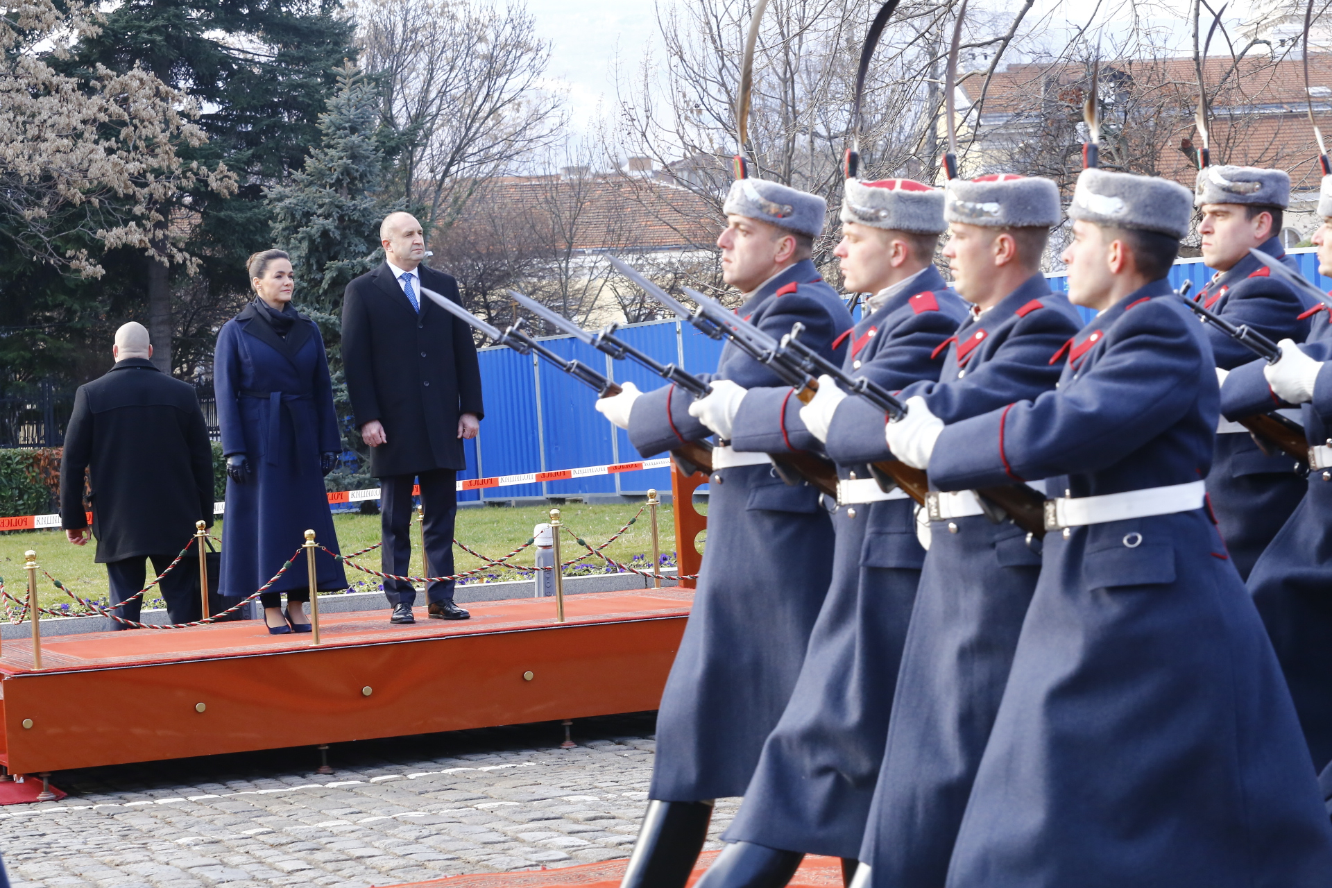 Радев посрещна с почести унгарската си колежка СНИМКИ