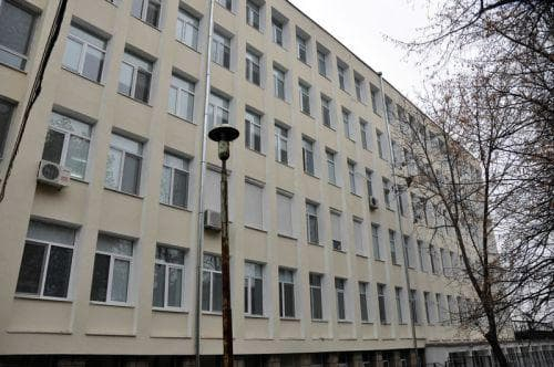 Страховит екшън с пиян ром в спешното в Кюстендил!