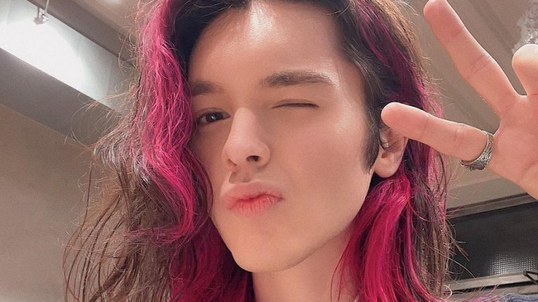 Това Кристиан Костов ли е? Сложи си джуки и смени името си СНИМКА 