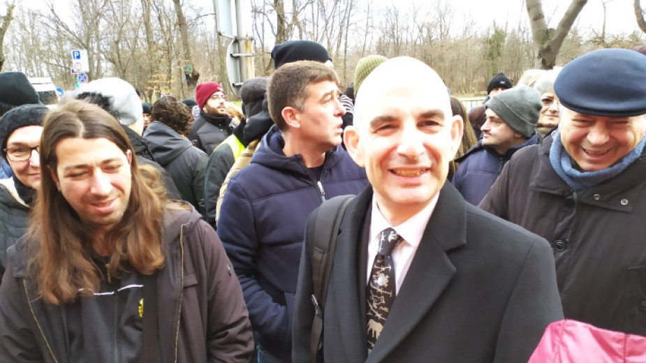 Голям протест в подкрепа на Волгин предизвика задръстване пред БНР