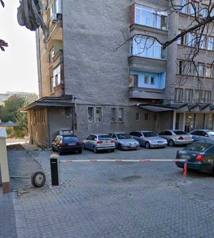 Мрежата изригна: В Стара Загора приватизират тротоари и предблокови пространства СНИМКИ