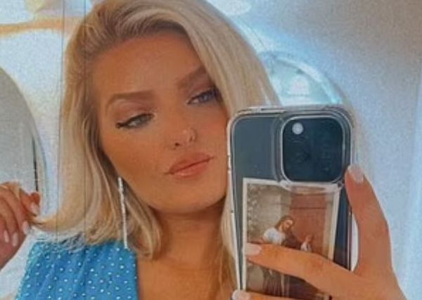 Не е за вярване какво видя в сметката си в ресторанта блондинката Джиджи ВИДЕО 
