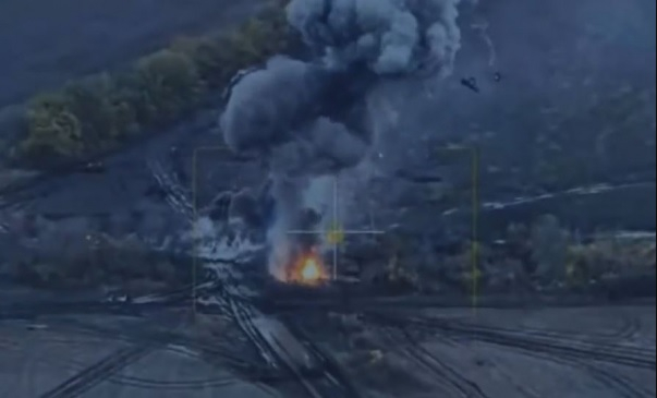 ВИДЕО от войната: Кулата на БМП-3 изхвърча на височина 40 метра след детонация на боеприпаси