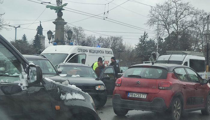 Сигнал до БЛИЦ! Адско меле блокира "Орлов мост" 