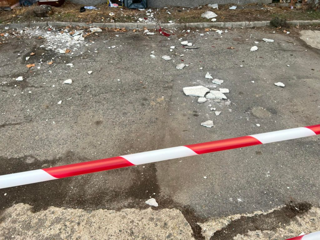 Отцепиха част от центъра на Казанлък СНИМКИ 