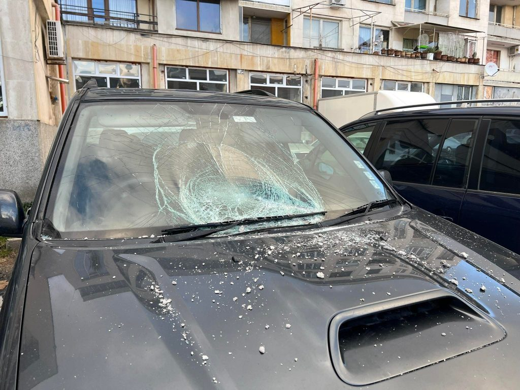 Отцепиха част от центъра на Казанлък СНИМКИ 