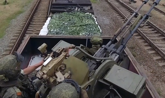 ВИДЕО от войната: Показаха как специалният брониран влак на руската армия действа на фронта