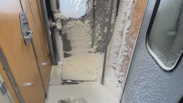 Зимата нахлу във влаковете на БДЖ ВИДЕО 