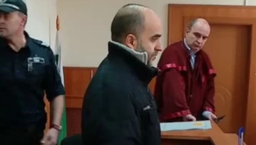 Бащата на невръстната жертва на похотливия учител по математика изригна гневно 