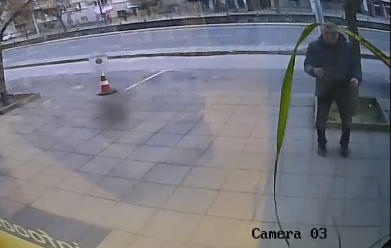 Камера засне какво долно нещо направи пловдивчанин на улицата ВИДЕО