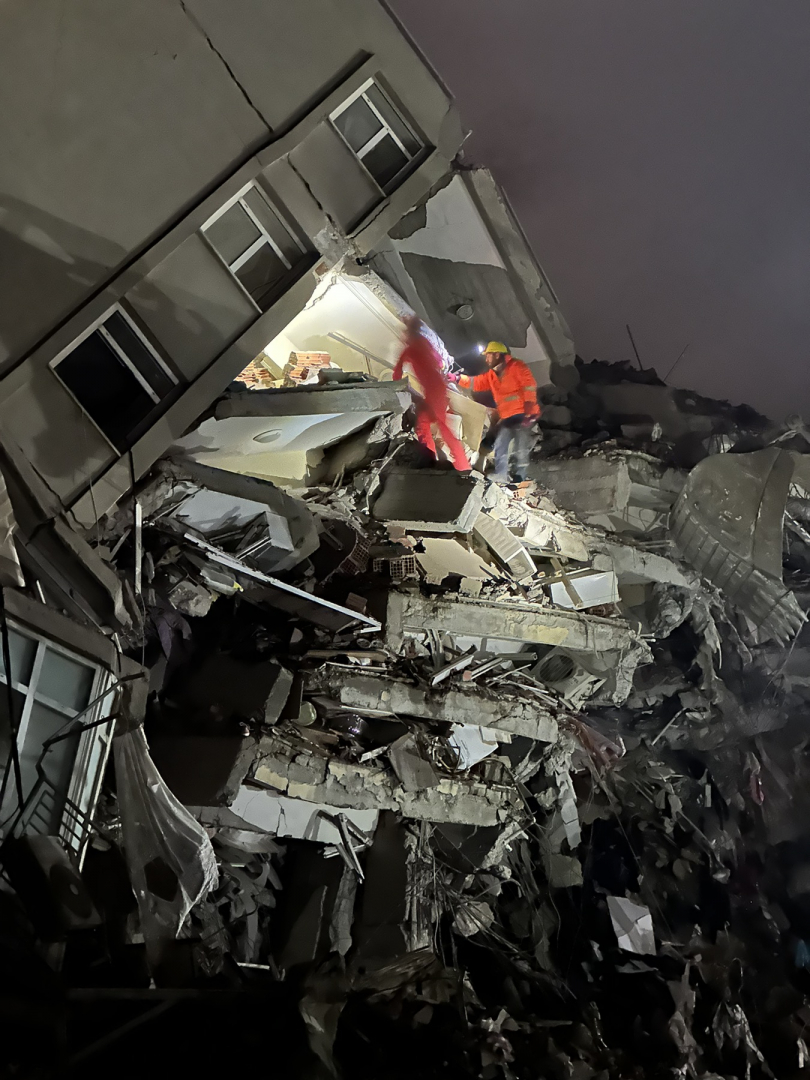 Лъч светлина от български спасители в Турция, точно в 7:04 часа обявиха, че... СНИМКИ