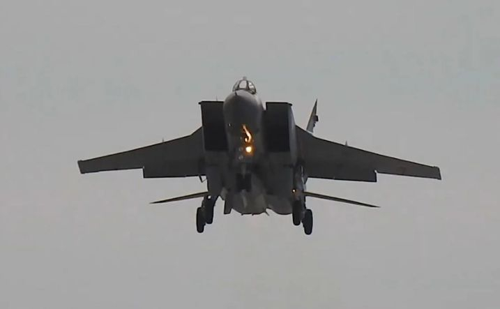 В цяла Украйна пак вият сирени, руснаците вдигнаха три МиГ-31К от Беларус КАРТА 