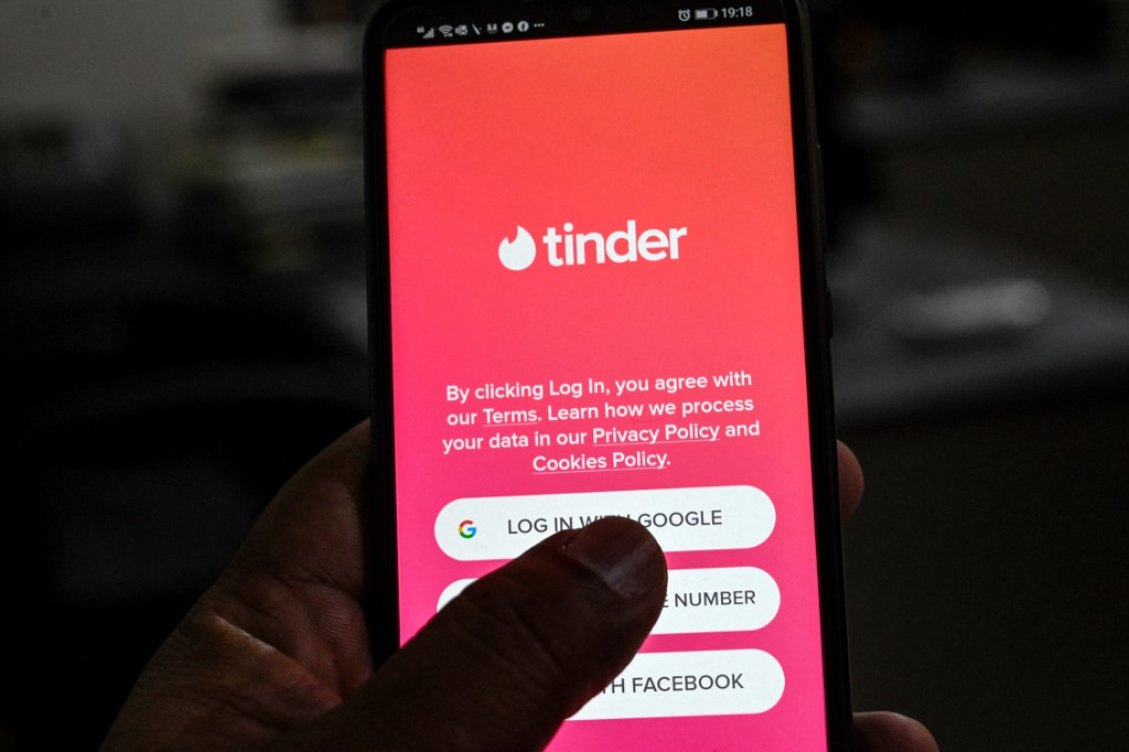 Психолози казаха защо Tinder е най-лошото място за намиране на любов