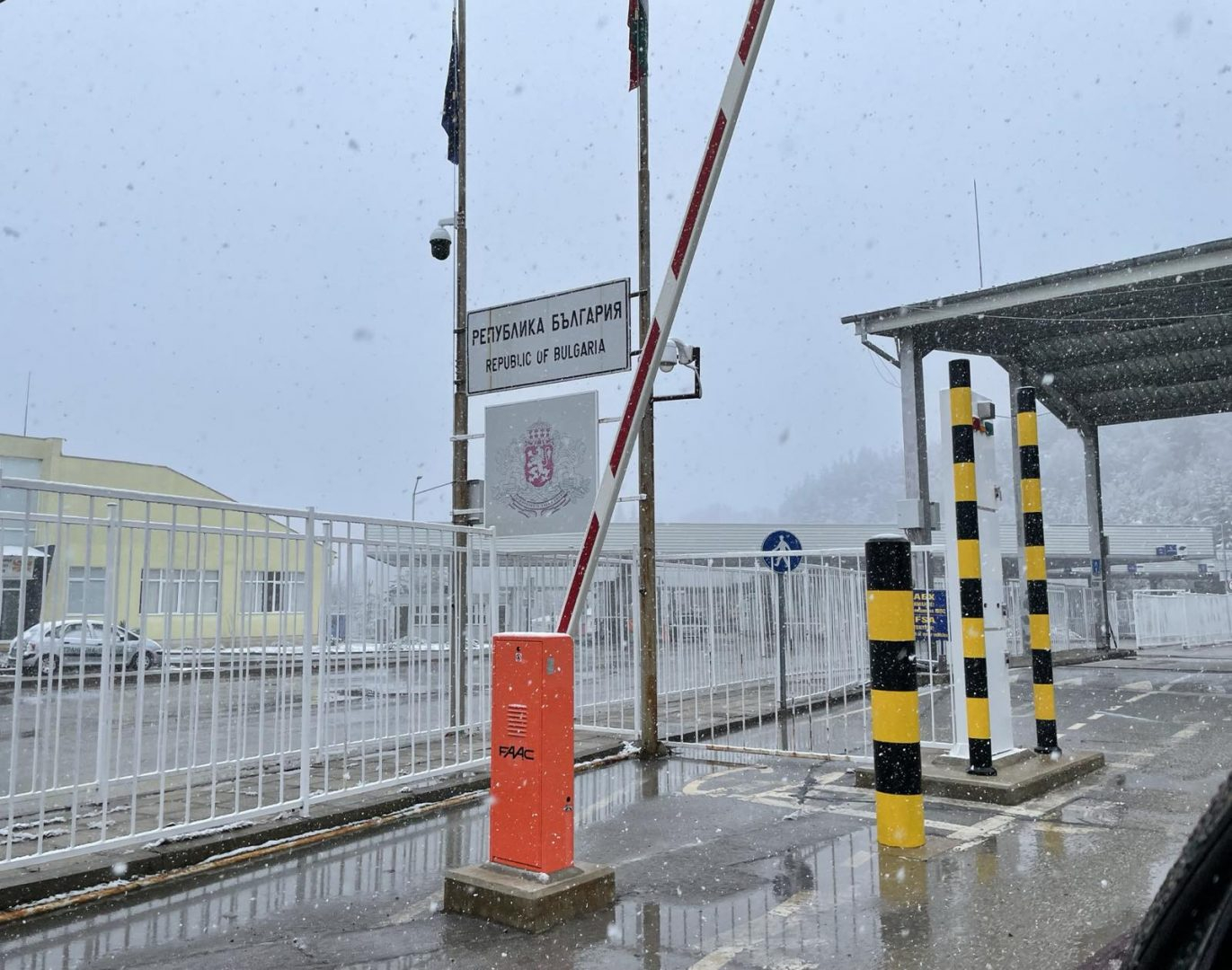 Обещано - изпълнено: Демерджиев прати агрегат на ГКПП Деве баир, там не го искат
