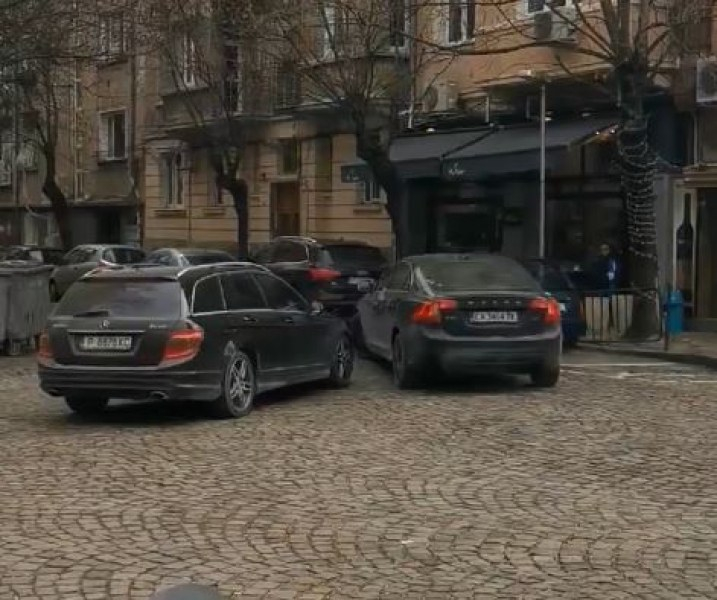 Провинциалист с тузарски Мерцедес направи голяма свинщина на пъпа на София ВИДЕО
