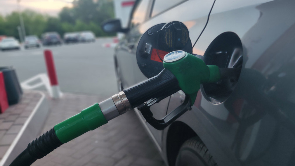 Никога не препълвайте резервоара на колата, много е опасно 
