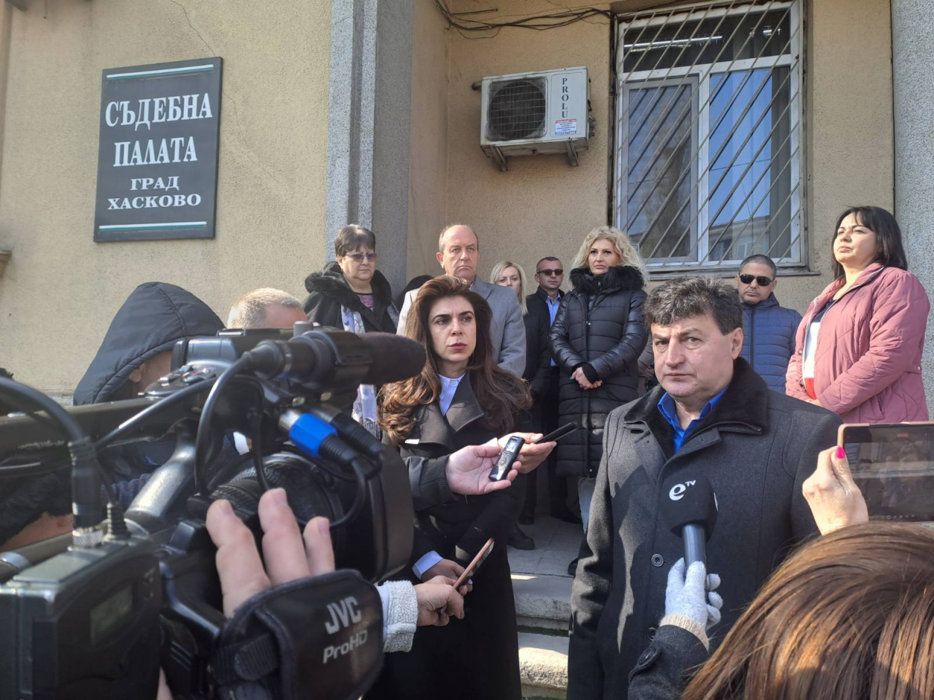 Първа пратка с помощи от дарителската кампания на Асоциацията на прокурорите в България и Камарата на следователите в България замина за пострадалите от земетресението в Турция
