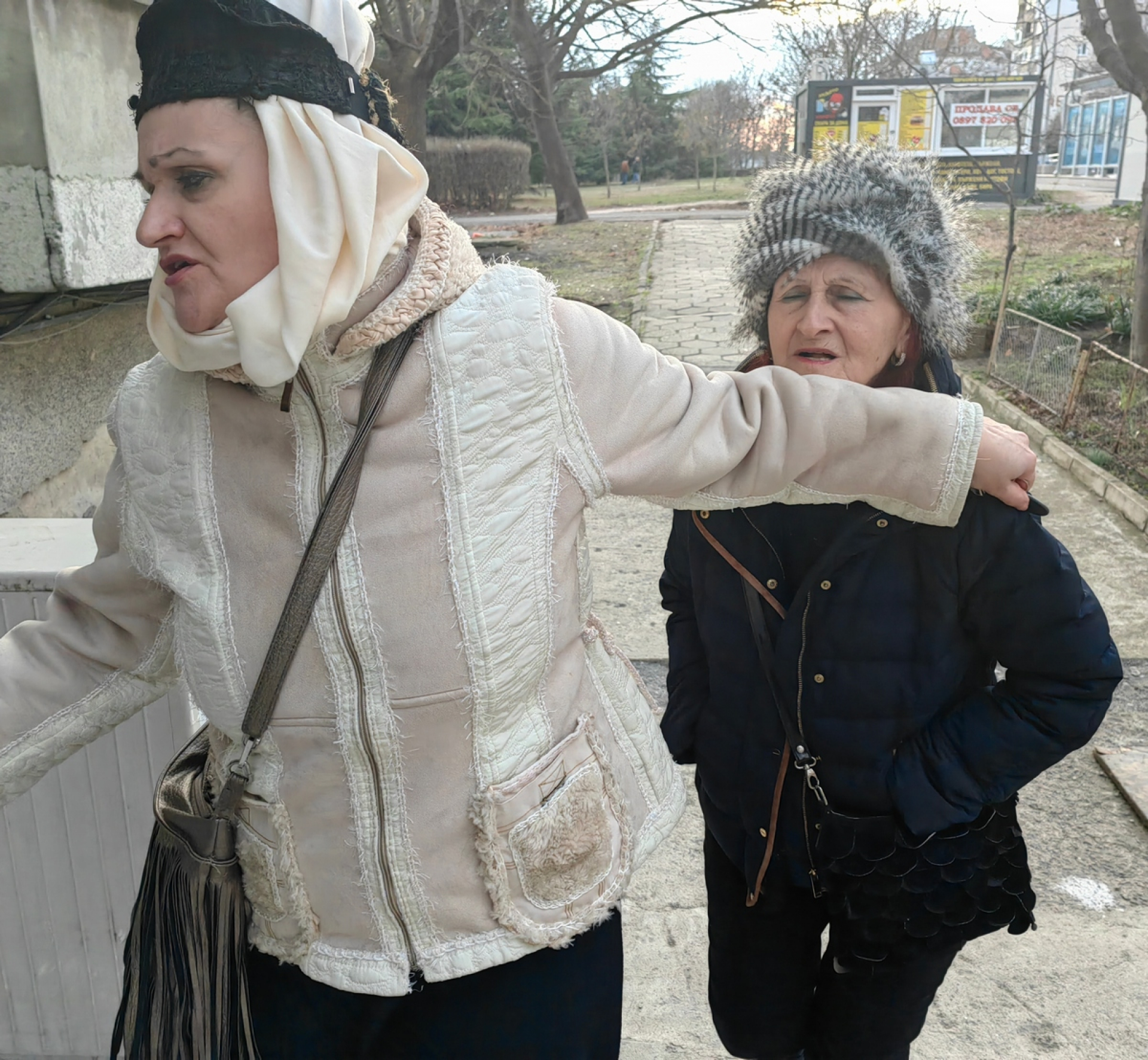 Хванаха натясно шармантната баба Райна, проиграла пенсията си в бургаско казино, а тя... СНИМКИ