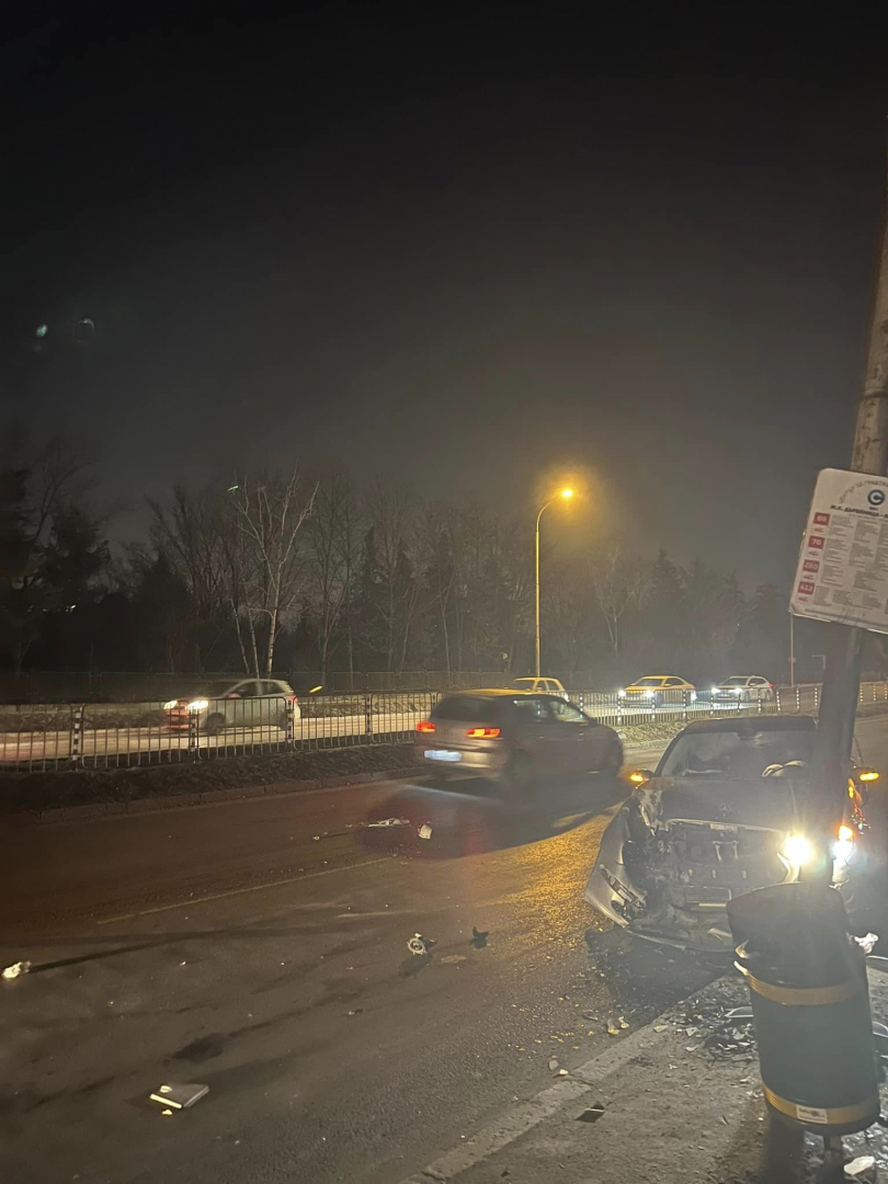 Адско меле на метри от спирка в Студентски град в София СНИМКИ