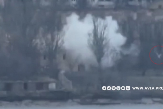 ВИДЕО от войната: Руска противотанкова ракета изхвърли украински войник на 30 метра през прозорец 