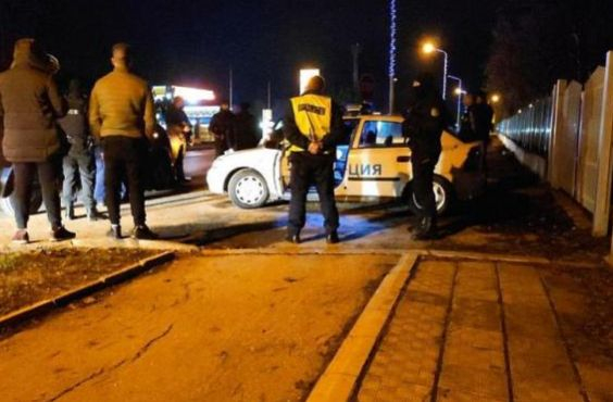 Кървав ужас в Нови Искър! Психично болен нападна 14 г. момче и стана страшно!