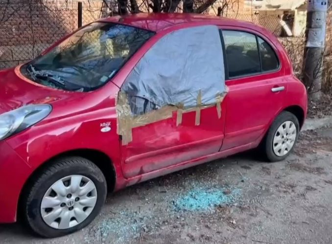 Карък! Софиянка паркира новата си кола на тротоар, смачкаха я два пъти в един ден ВИДЕО 