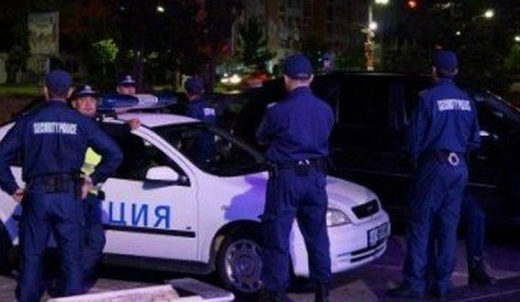 Само в БЛИЦ! Почерня от полиция пред столична болница 