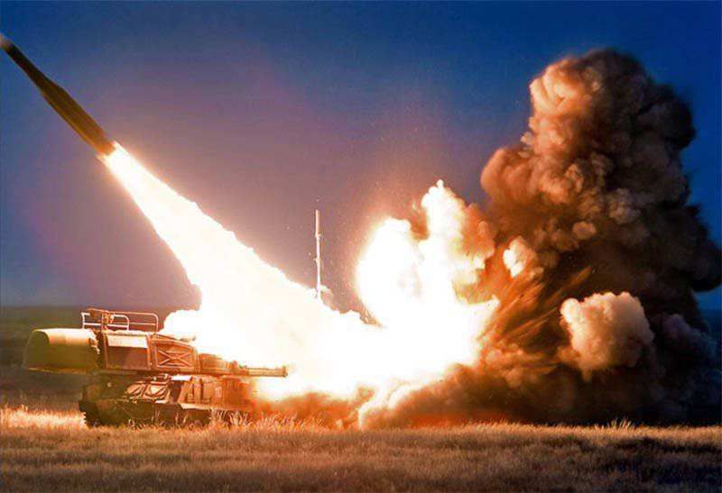 ВИДЕО от войната: Руски ЗРК "Бук" унищожава ракета от HIMARS