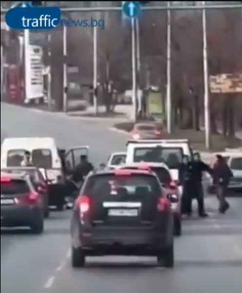 Полицията с извънредни новини след екшъна с колове на пловдивски булевард 