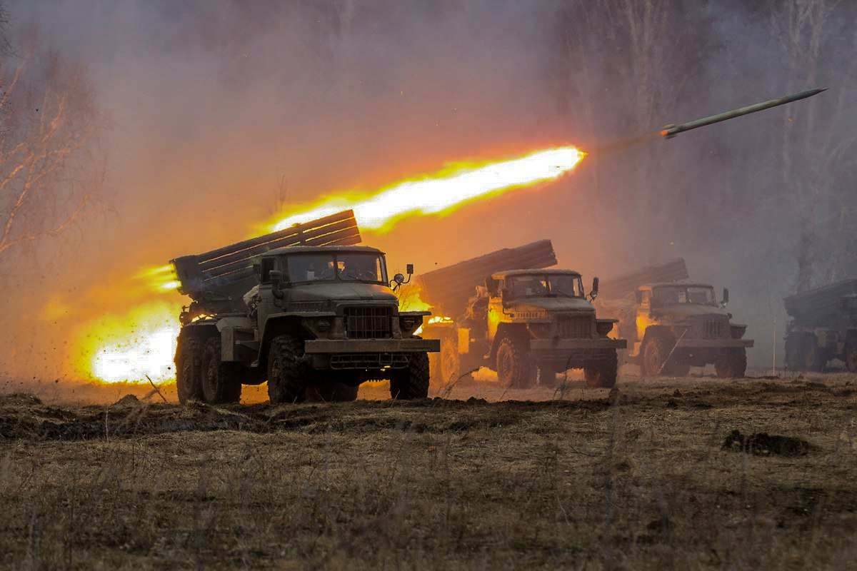Извънредно! ВСУ изстреля 40 ракети "Град" по центъра на Донецк за две минути ВИДЕО