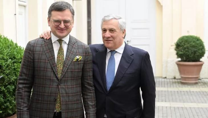 ЕНП и Манфред Вебер показаха червен картон на Берлускони заради Украйна