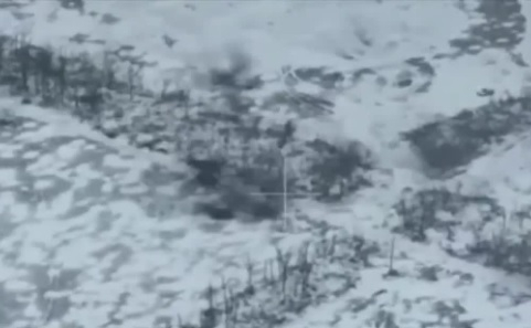 ВИДЕО от войната: ВСУ заснеха поразяването на руски танкове от небето и от земята