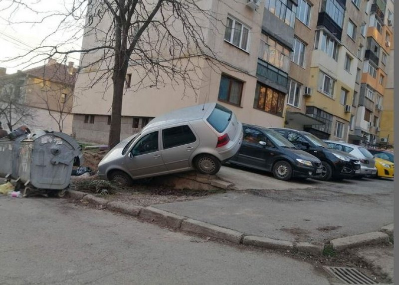 Перничани впечатлени: В Монтана знаят как да си паркират Голф-овете