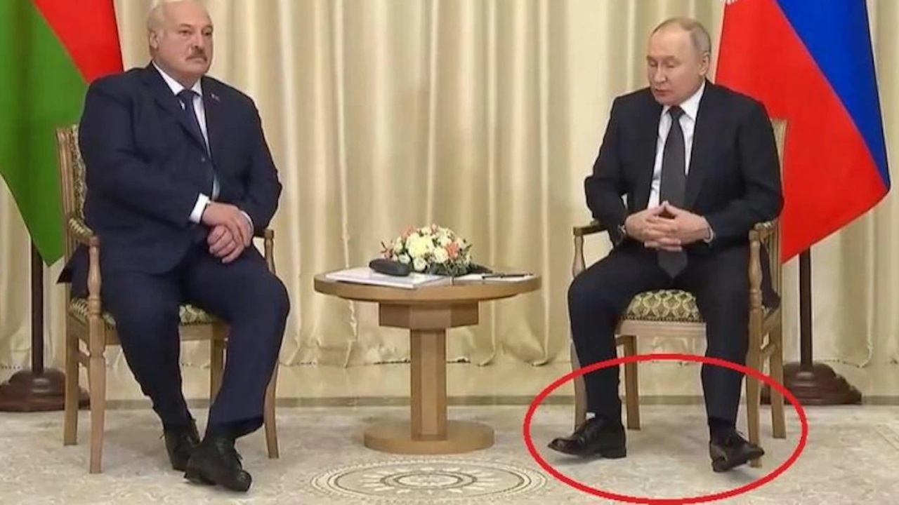 Странни движения на Путин на среща с Лукашенко предизвикаха нови съмнения 